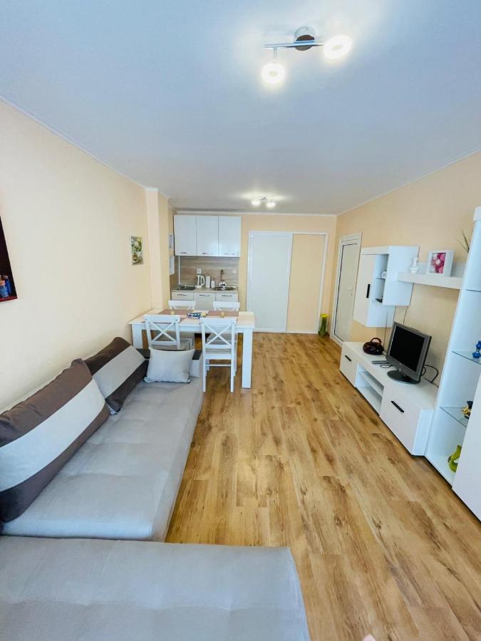 Apartment елегантна за гости стефи в центъра на казанлък, партер *